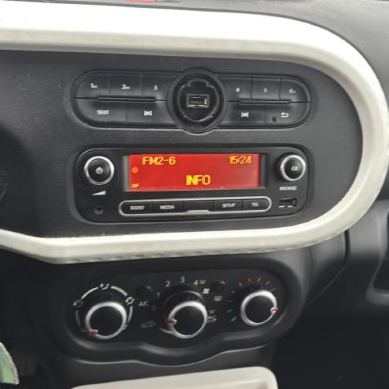 Vitre avant gauche RENAULT TWINGO 3 Photo n°15