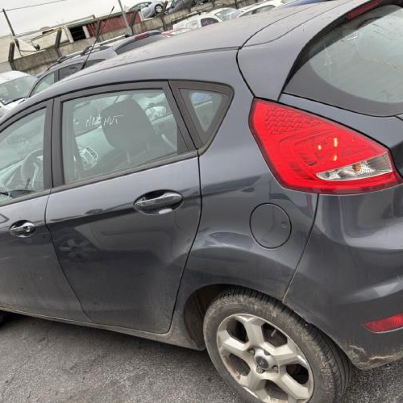 Malle/Hayon arriere FORD FIESTA 6 Photo n°13