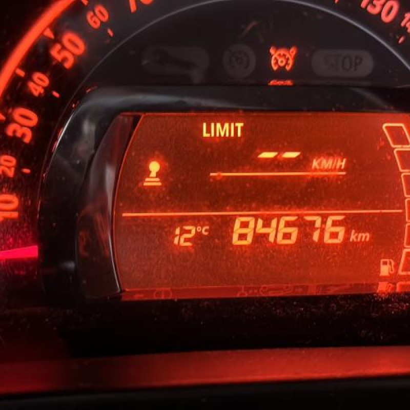 Capot RENAULT TWINGO 3 Photo n°7