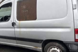 Vitre avant droit PEUGEOT PARTNER 1