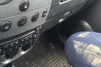 Vitre avant droit PEUGEOT PARTNER 1