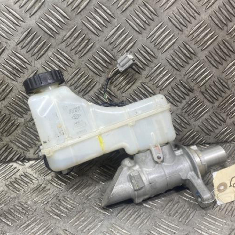 Maitre cylindre (freinage) RENAULT MEGANE 4 Photo n°1