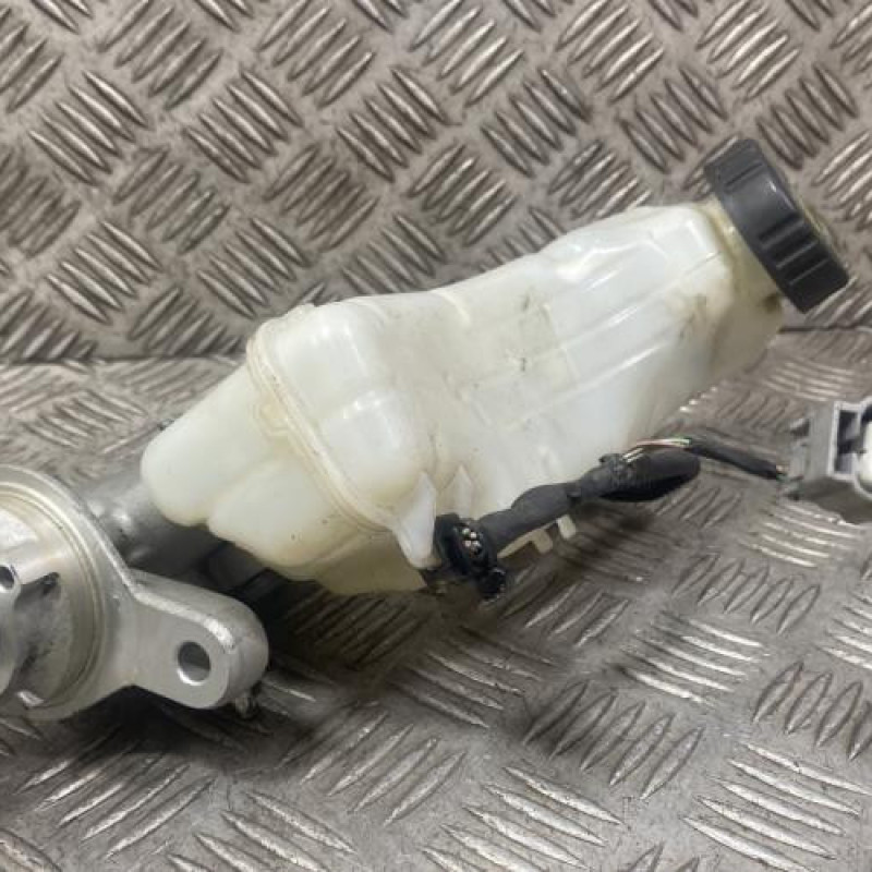 Maitre cylindre (freinage) RENAULT MEGANE 4 Photo n°3