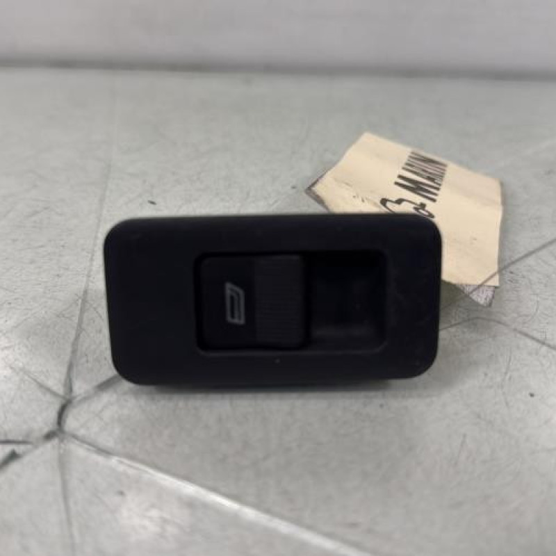 Interrupteur de leve vitre avant droit VOLKSWAGEN POLO 3 Photo n°1