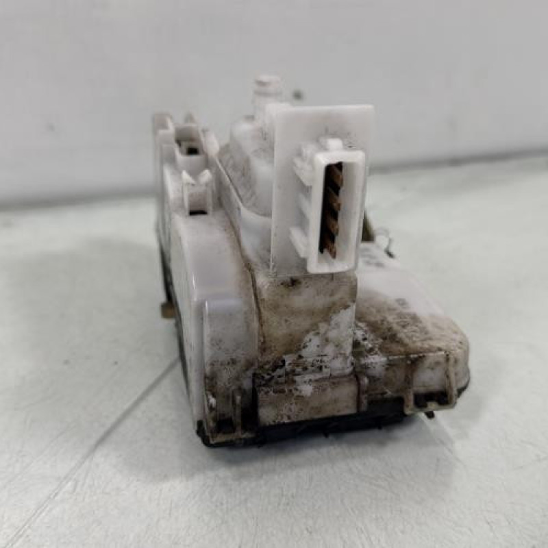 Serrure avant gauche VOLKSWAGEN POLO 3 Photo n°4