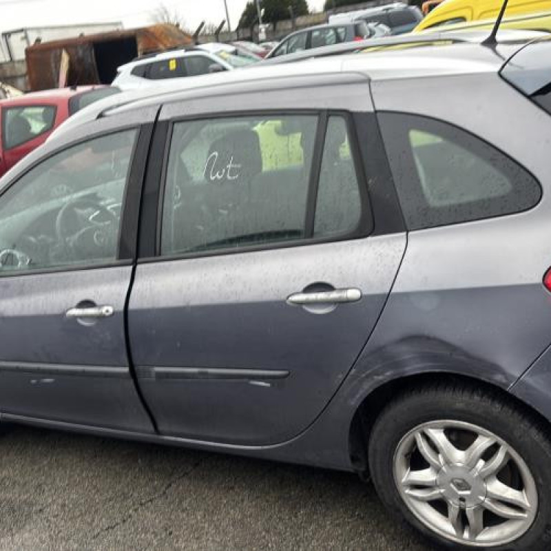 Trappe d'essence RENAULT CLIO 3 Photo n°17