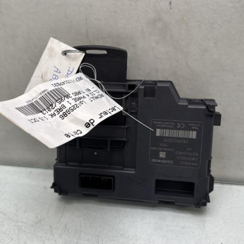 Lecteur de carte (neiman) RENAULT CLIO 4 Photo n°1