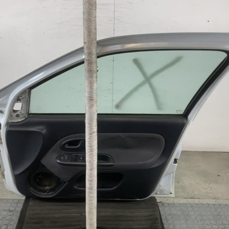 Porte avant droit RENAULT CLIO 2 Photo n°6