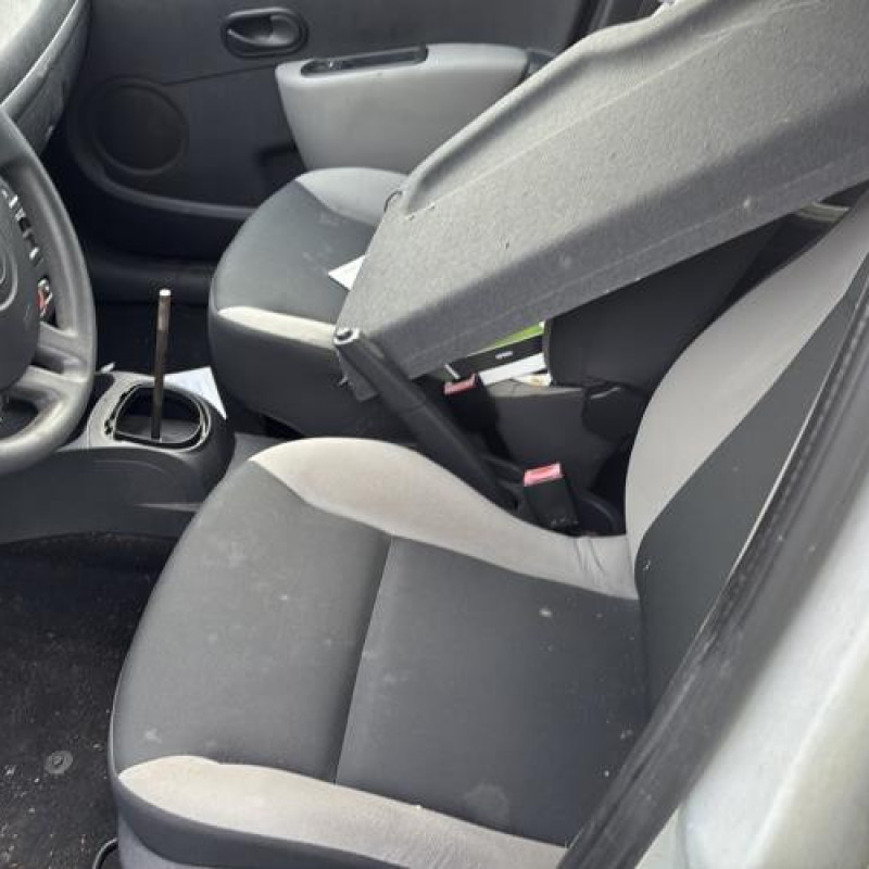 Attache ceinture arriere droit RENAULT CLIO 3 Photo n°13