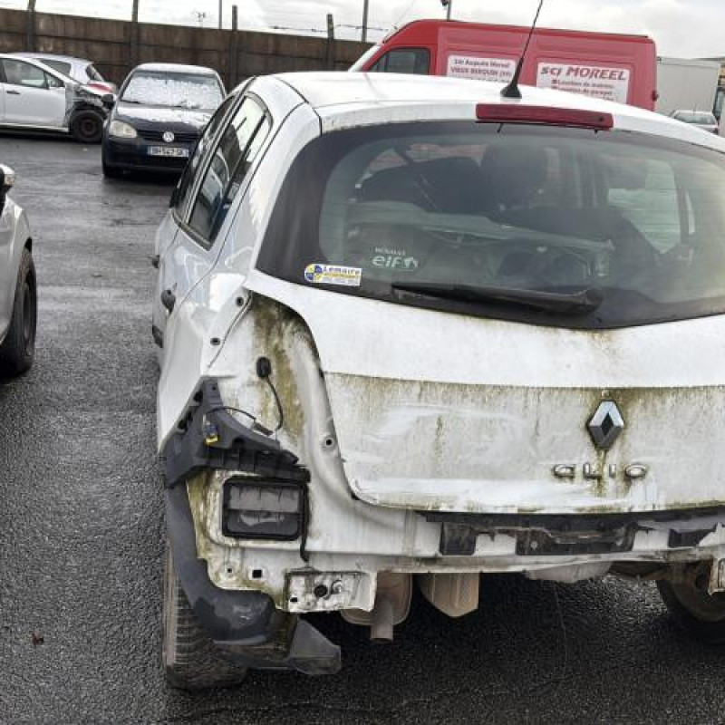 Attache ceinture arriere gauche RENAULT CLIO 3 Photo n°8