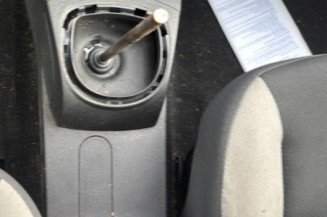 Attache ceinture arriere gauche RENAULT CLIO 3