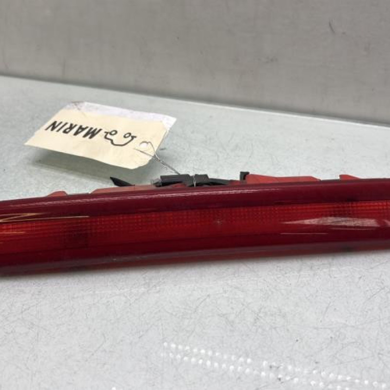 Feu arriere stop central RENAULT CLIO 3 Photo n°1