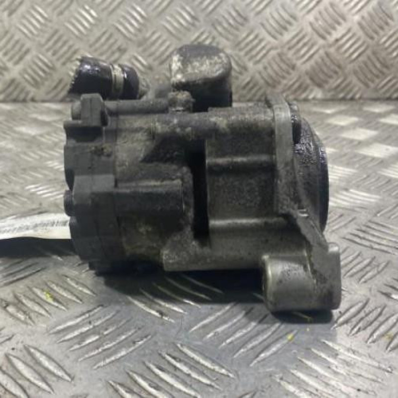 Pompe de direction AUDI A4 2 Photo n°4
