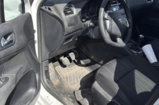 Attache ceinture avant gauche CITROEN C4 2