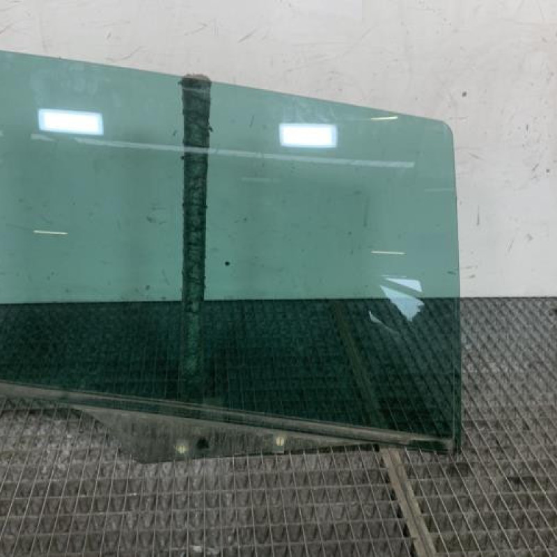 Vitre arriere droit PEUGEOT 307 Photo n°1