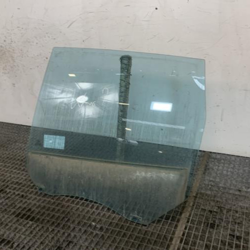 Vitre arriere gauche FORD KUGA 1 Photo n°3