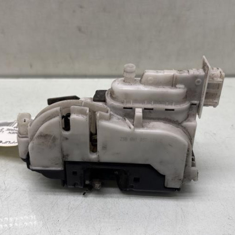 Serrure avant gauche VOLKSWAGEN POLO 3 Photo n°3