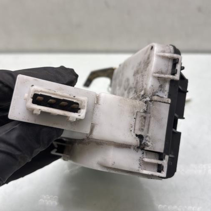 Serrure avant gauche VOLKSWAGEN POLO 3 Photo n°4