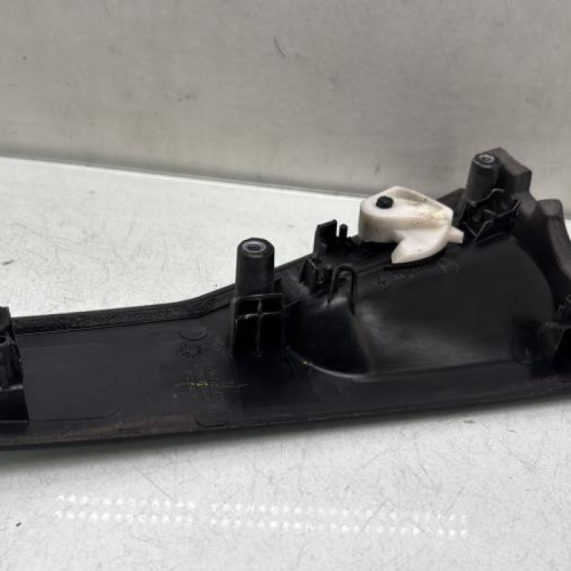 Poignee porte arriere gauche RENAULT CLIO 4 Photo n°3