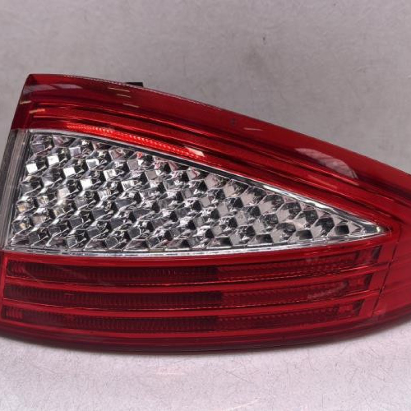 Feu arriere principal droit (feux) FORD MONDEO 3 Photo n°1