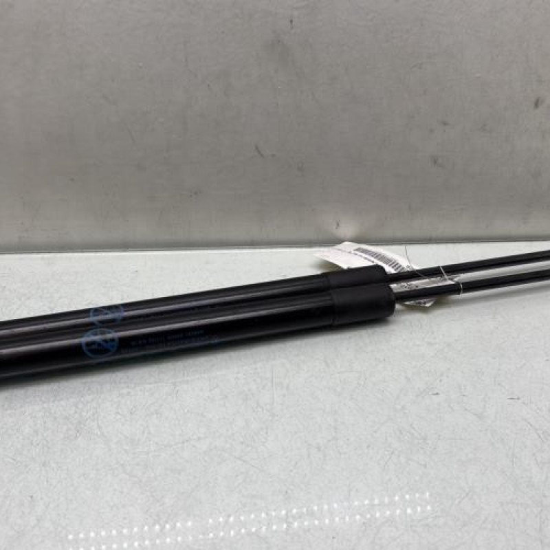 Verin de coffre FORD FOCUS 4 Photo n°1