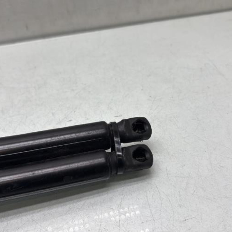 Verin de coffre FORD FOCUS 4 Photo n°4