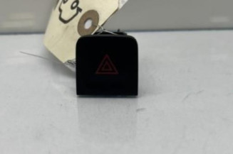 Bouton de warning RENAULT KADJAR Photo n°1