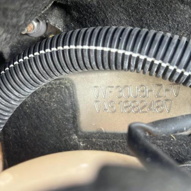 Bouton de coffre PEUGEOT 3008 1 Photo n°11