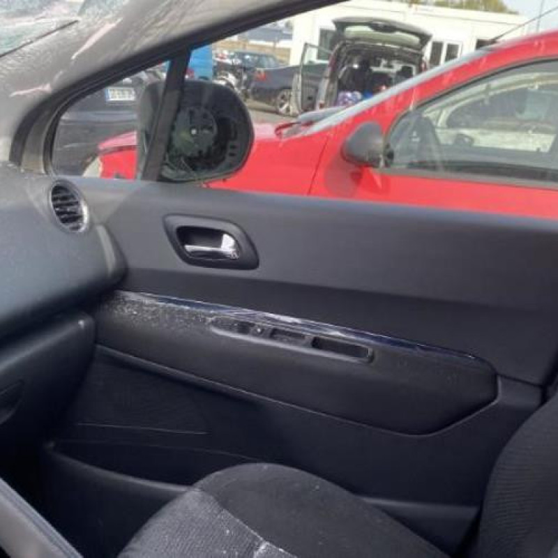 Bouton de coffre PEUGEOT 3008 1 Photo n°17