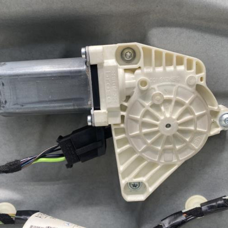 Leve vitre electrique avant gauche MERCEDES CLASSE B 245 Photo n°3