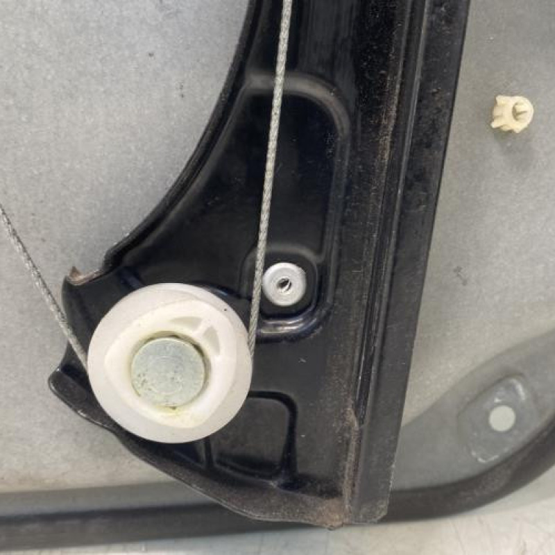 Leve vitre electrique avant gauche MERCEDES CLASSE B 245 Photo n°8