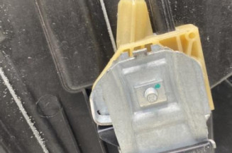 Leve vitre electrique avant droit FORD PUMA 2