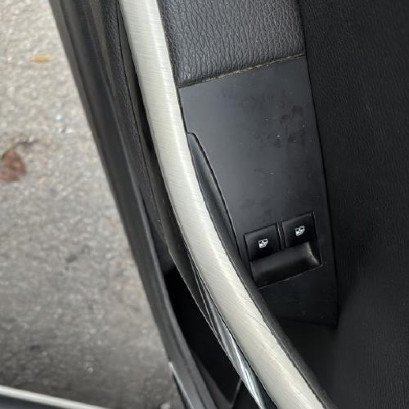 Leve vitre electrique avant gauche OPEL ASTRA J Photo n°17