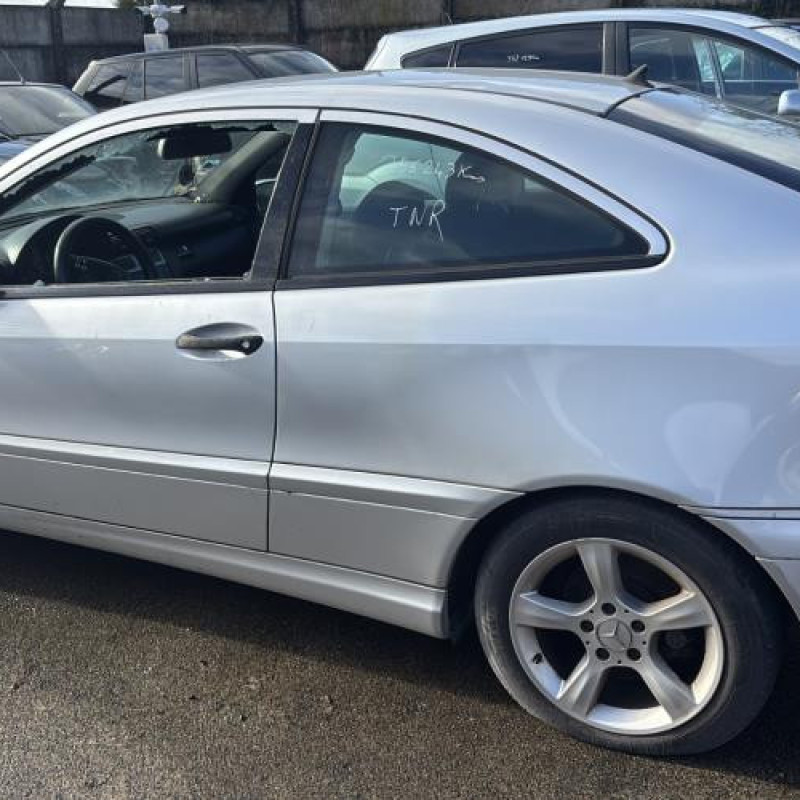 Feu arriere principal droit (feux) MERCEDES CLASSE C 203 COUPE SPORT Photo n°13