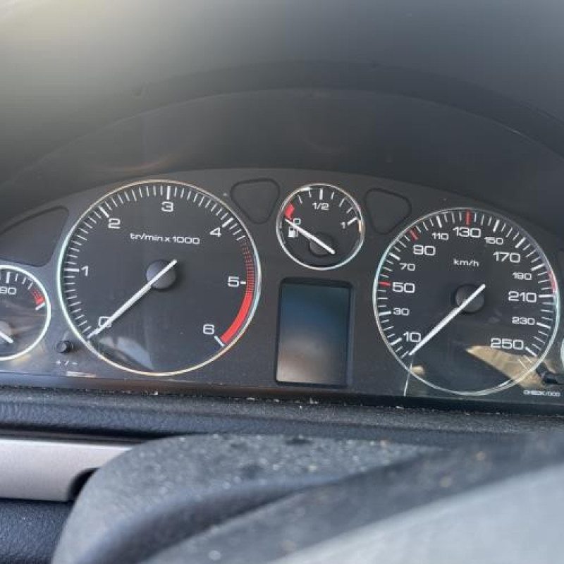 Feu arriere stop central PEUGEOT 407 Photo n°18