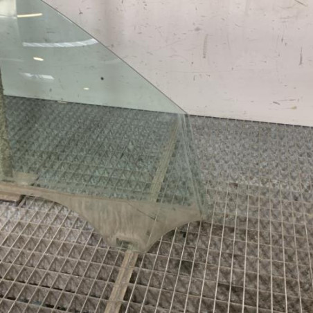 Vitre avant droit VOLKSWAGEN PASSAT 4