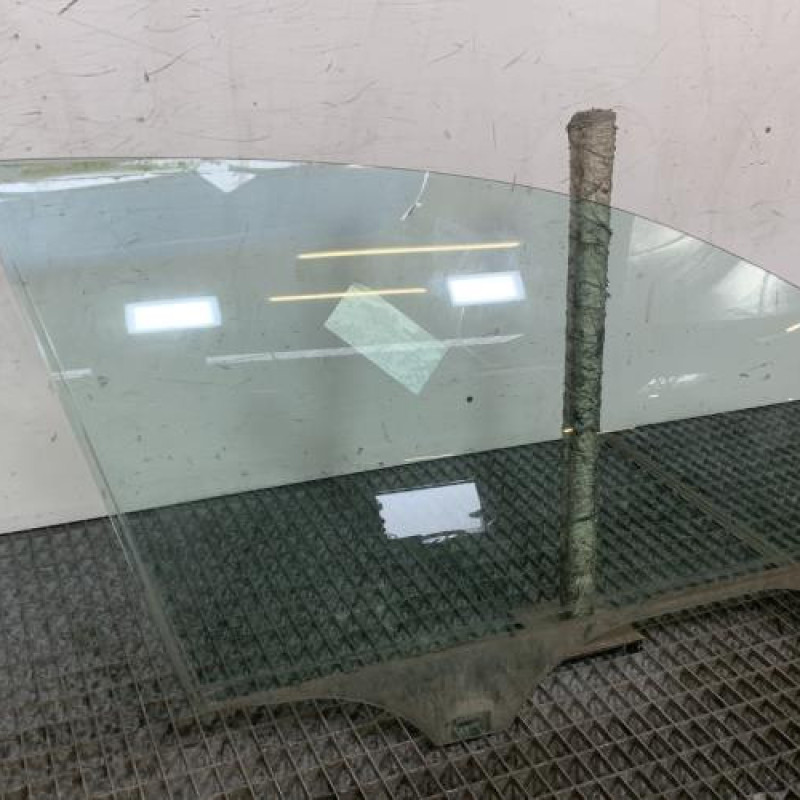 Vitre avant droit VOLKSWAGEN PASSAT 4 Photo n°3