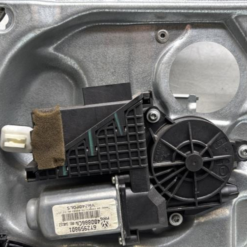 Leve vitre electrique avant droit VOLKSWAGEN POLO 4 Photo n°2