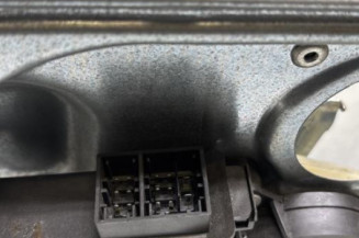 Leve vitre electrique avant droit VOLKSWAGEN POLO 4