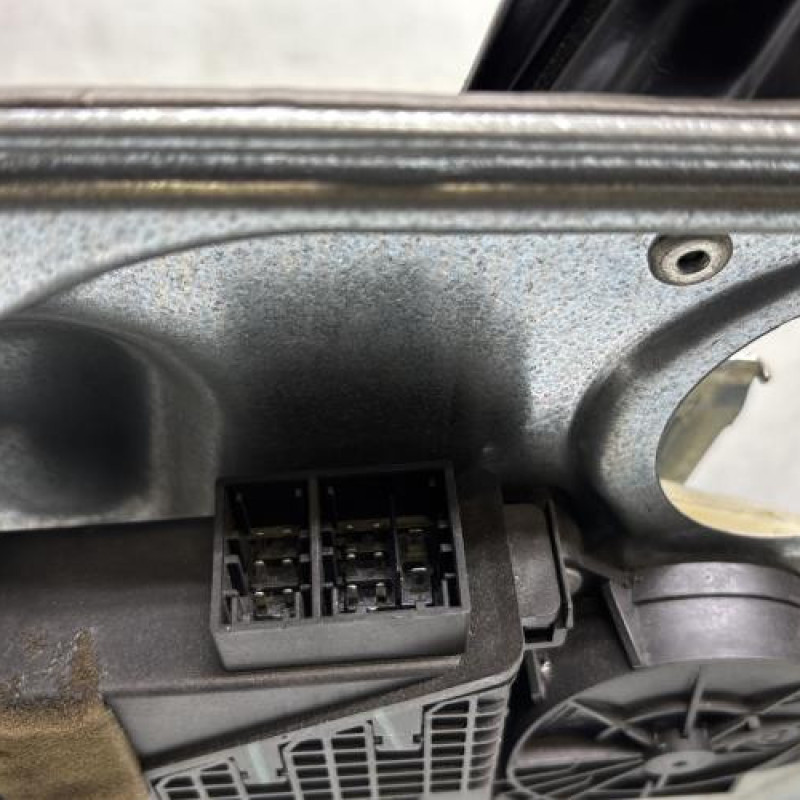 Leve vitre electrique avant droit VOLKSWAGEN POLO 4 Photo n°3