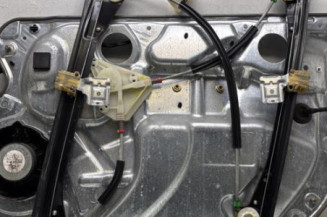 Leve vitre electrique avant gauche VOLKSWAGEN POLO 4