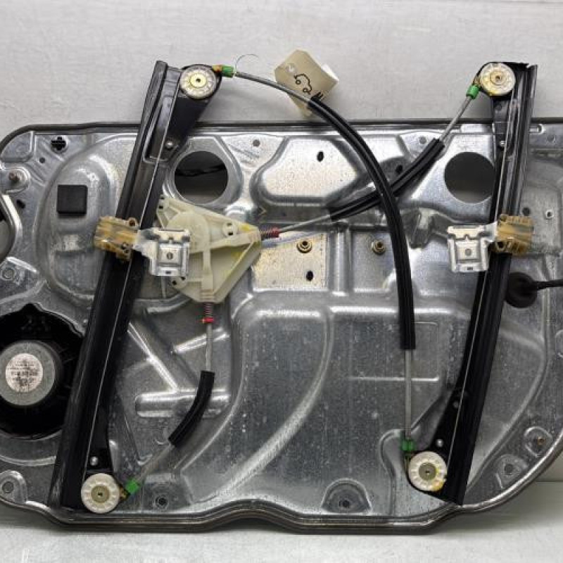 Leve vitre electrique avant gauche VOLKSWAGEN POLO 4 Photo n°4