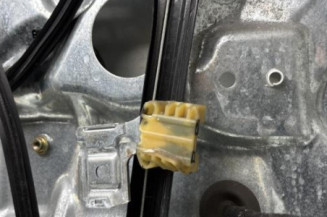 Leve vitre electrique avant gauche VOLKSWAGEN POLO 4