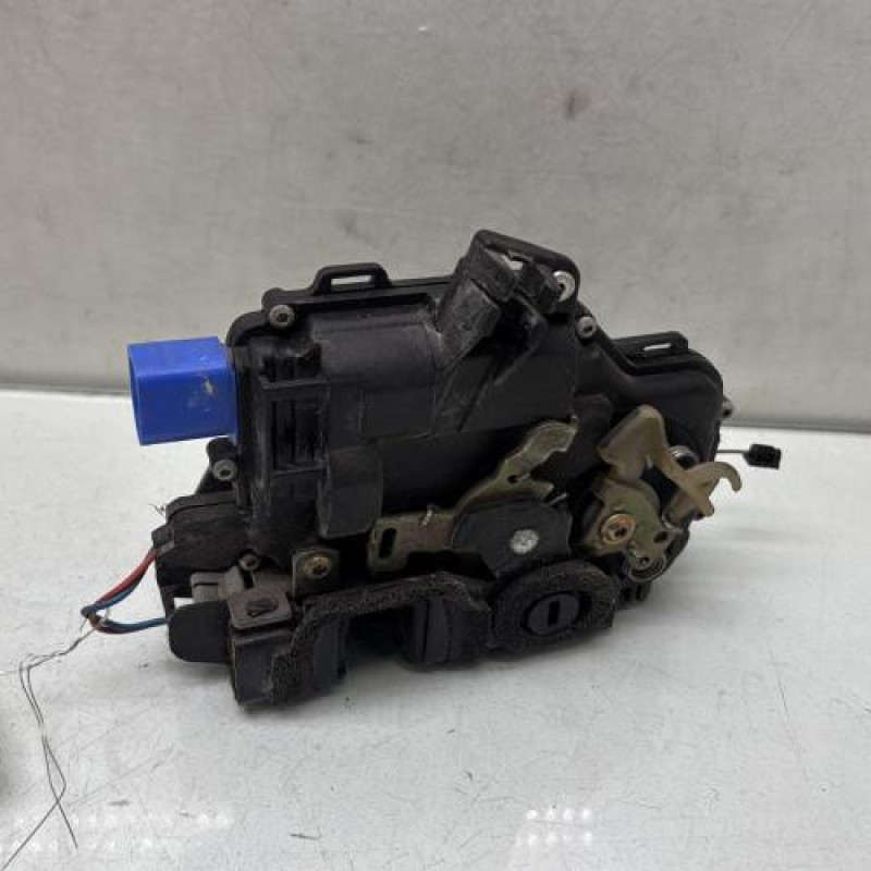 Serrure arriere droit VOLKSWAGEN POLO 4 Photo n°3