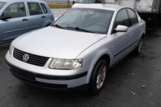 Vitre avant droit VOLKSWAGEN PASSAT 4