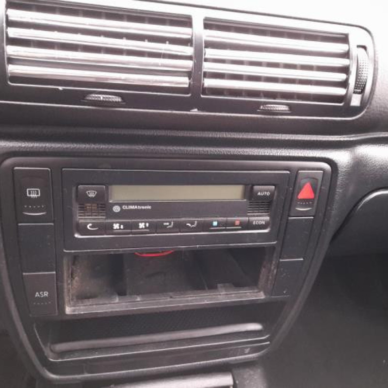 Vitre avant droit VOLKSWAGEN PASSAT 4 Photo n°13