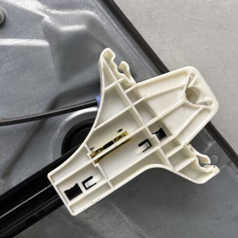 Leve vitre mecanique arriere gauche SEAT IBIZA 3 Photo n°3