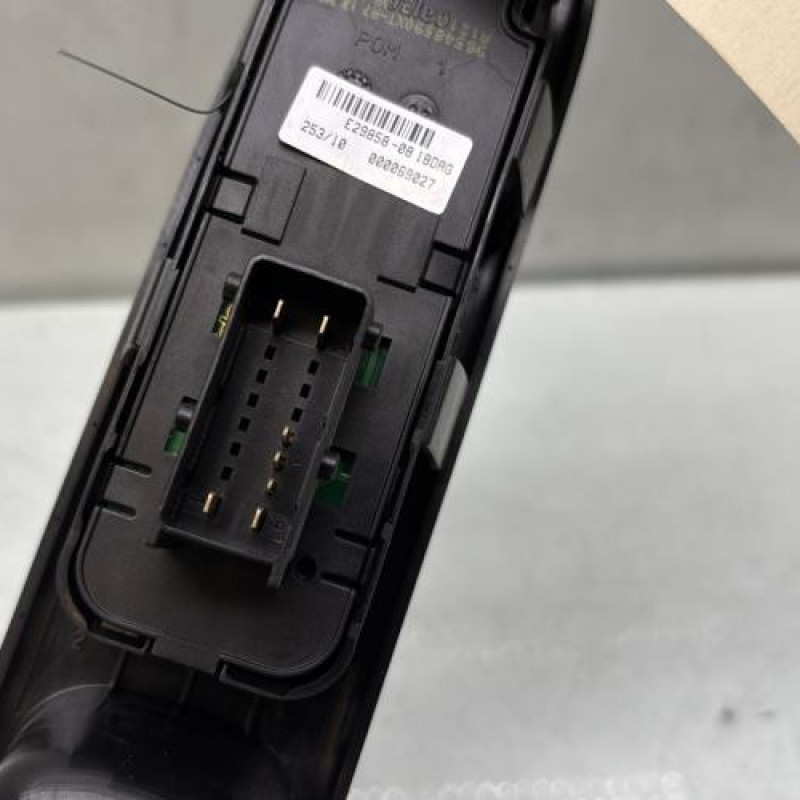 Interrupteur de leve vitre avant gauche PEUGEOT 207 Photo n°4