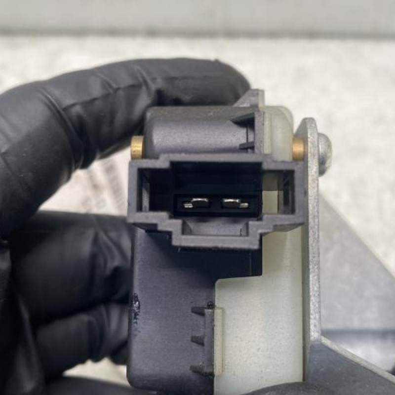 Bouton de coffre VOLKSWAGEN POLO 4 Photo n°4