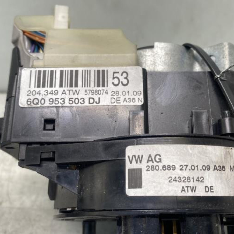 Com (Bloc Contacteur Tournant+Commodo Essuie Glace+Commodo Phare) VOLKSWAGEN POLO 4 Photo n°4